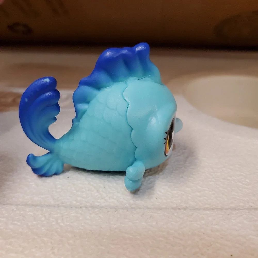 Littlest Pet Shop #3-50 FISH Frye Fishley Blue Angelfish